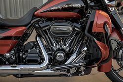 Harley-davidson-cvo-street-glide-2-2017-1.jpg