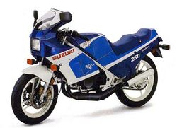 Suzuki-rg250-1983-1986-3.jpg