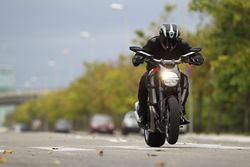 Ducati-diavel-carbon-2013-2013-2.jpg