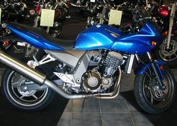 2005-Kawasaki-ZR750-K1-Blue-0.jpg