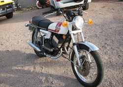 1975-Yamaha-RD250-White-Red-4805-3.jpg