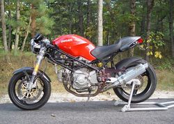 2001-Ducati-Monster-750-Red-9588-4.jpg